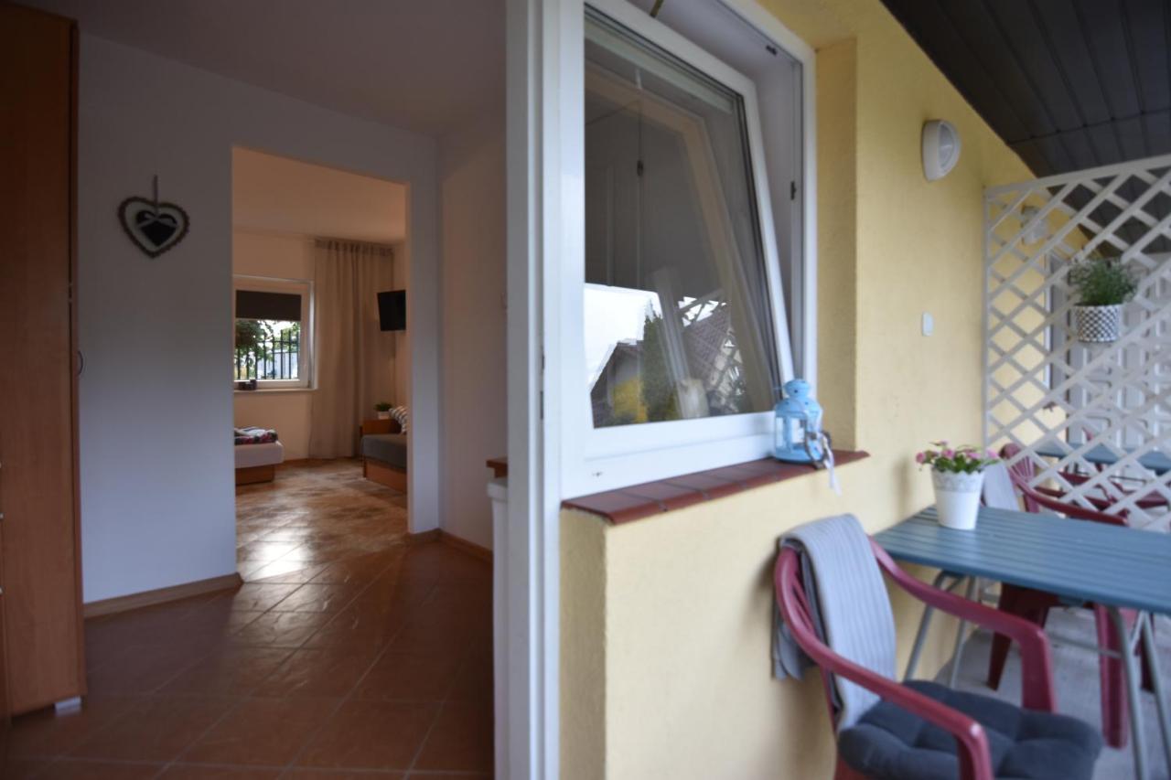 Malinowka Apartment Jantar Exterior photo